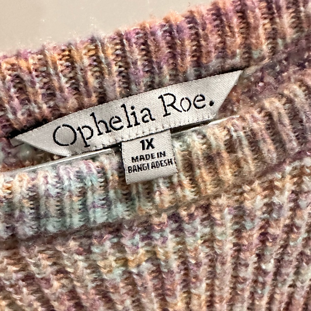 Ophelia roe. Sweater knitted